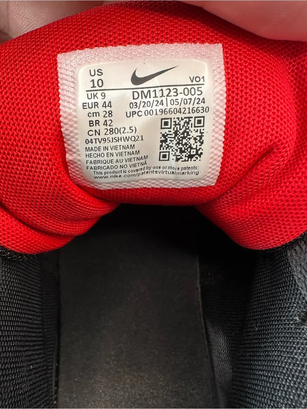 Nike Men's Black/Red Performance Basketball Shoes